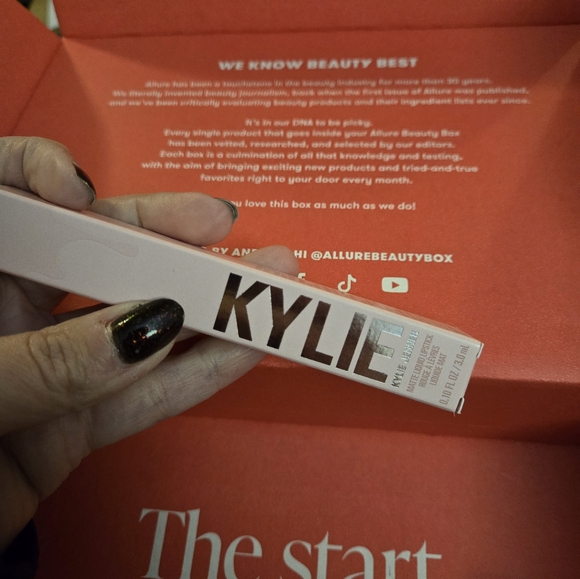 Kylie Matte Lipstick - Another Day, Another Nude - Picture 6 of 10